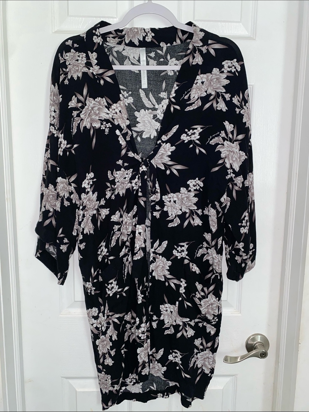 🚨Priced for quick sale🚨 Spiritual Gangster Black Floral Tie-Front Duster